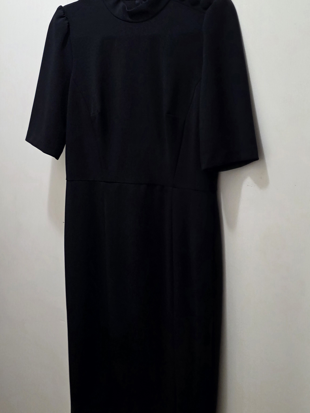 Donna Morgan Black Midi Dress - Sleek Short Sleeve Design